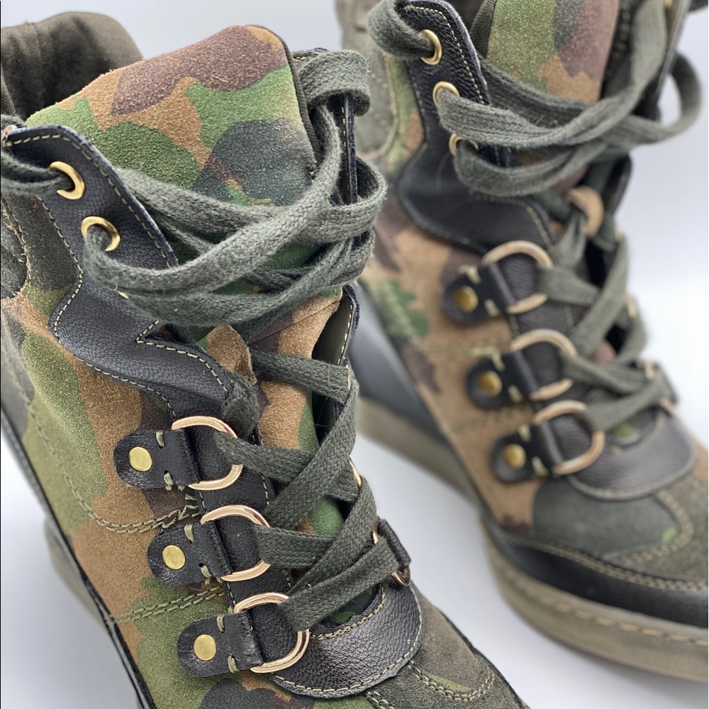 Camouflage Wedge Booties by Guess. Zise 6.5